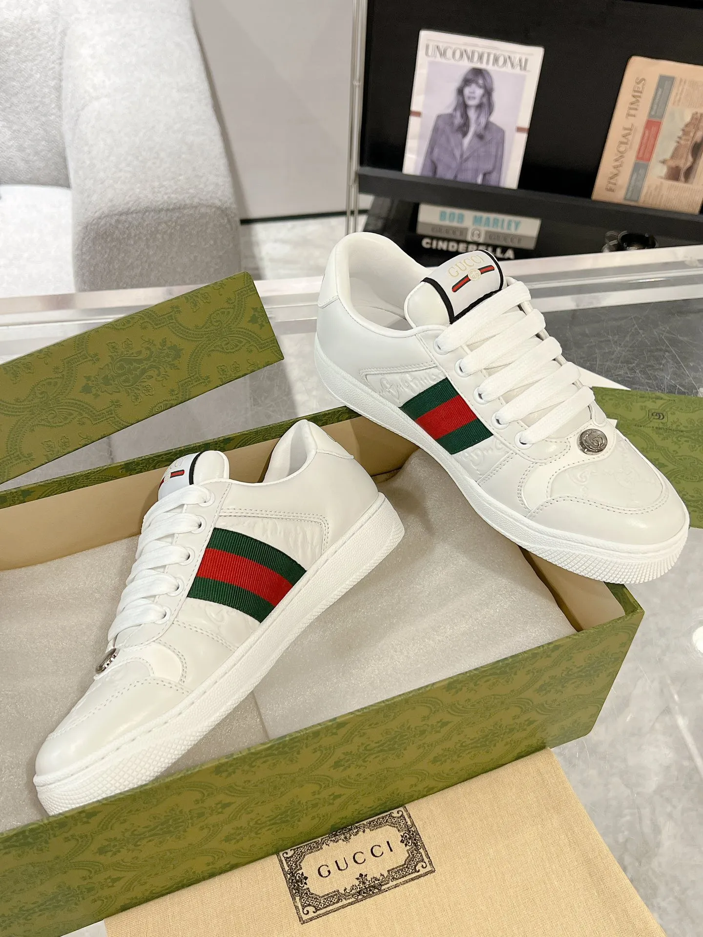 👟👟Ex-factory price 480👟👟 Couple style👫Gucci Gucci ❗️❗️New order shipped Original development Private mold making Correct last shape Hand-polished and distressed effect Correct details Complete accessories Imported leather/original towel lining crafted with craftsmanship Same size for men and women: 35-44